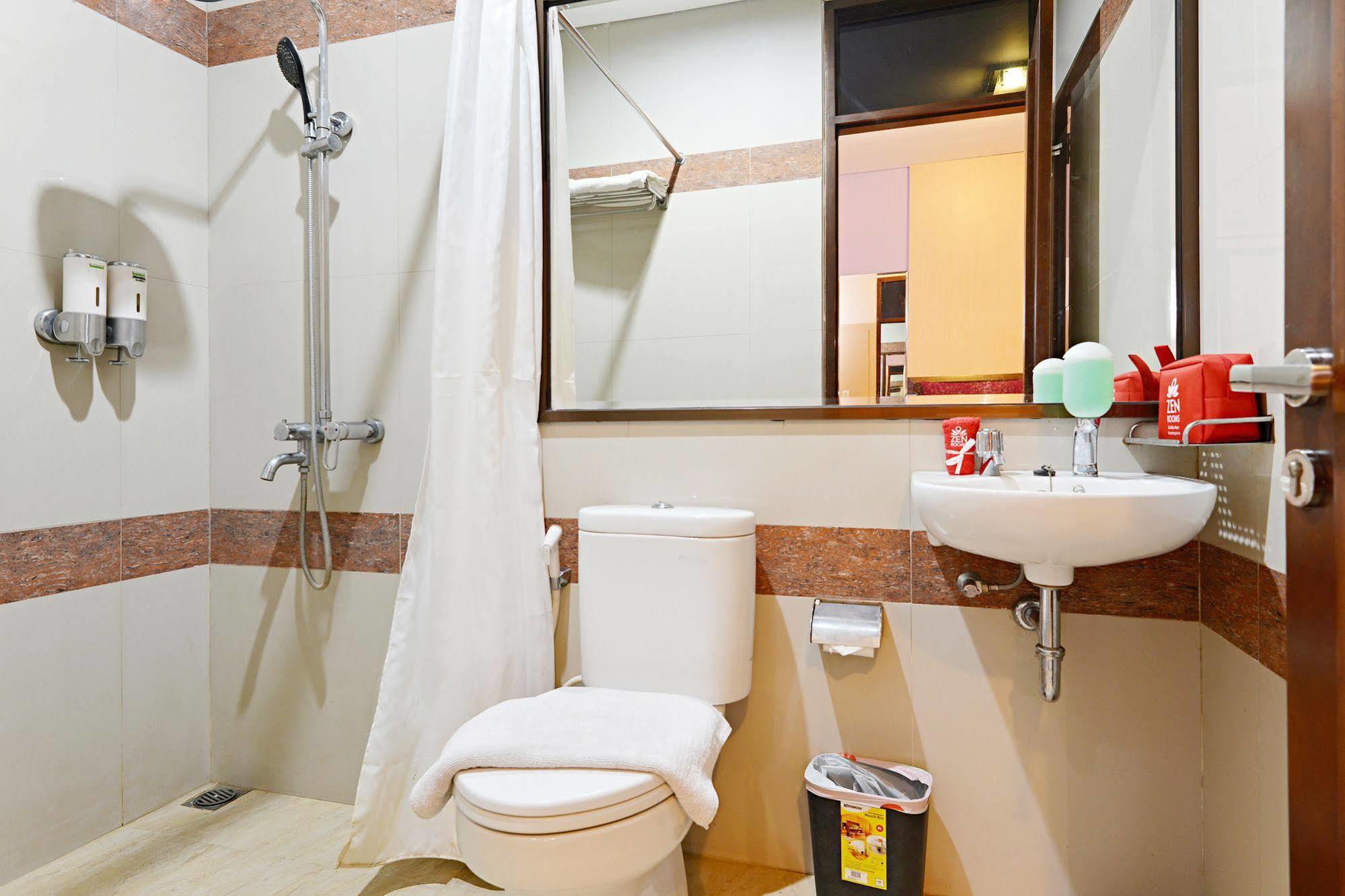 Zen Rooms Riau Natuna Bandung Exterior foto
