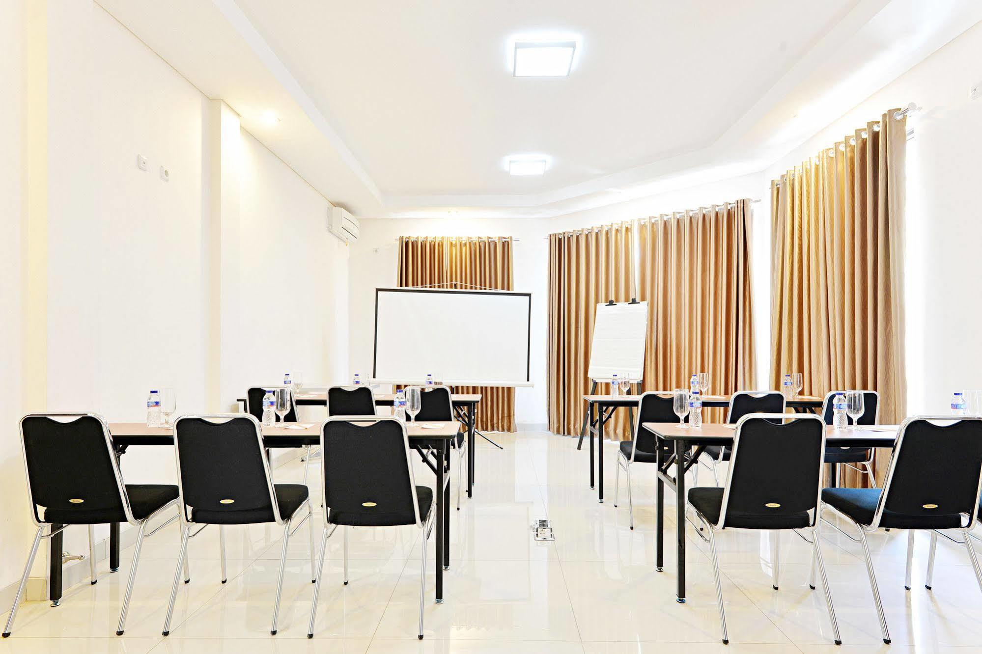 Zen Rooms Riau Natuna Bandung Exterior foto
