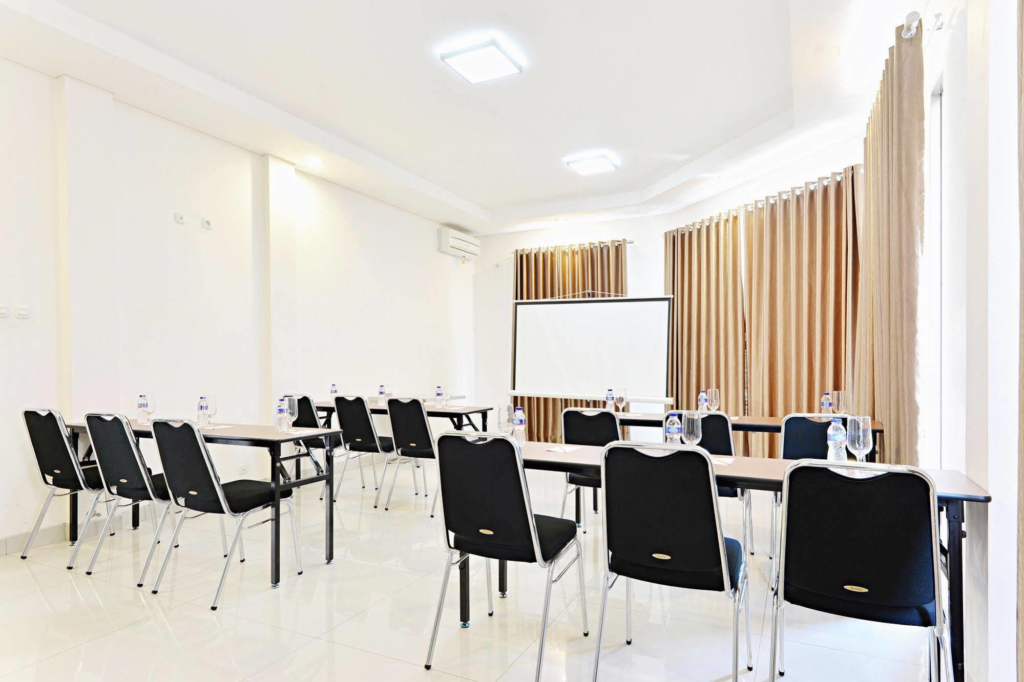 Zen Rooms Riau Natuna Bandung Exterior foto