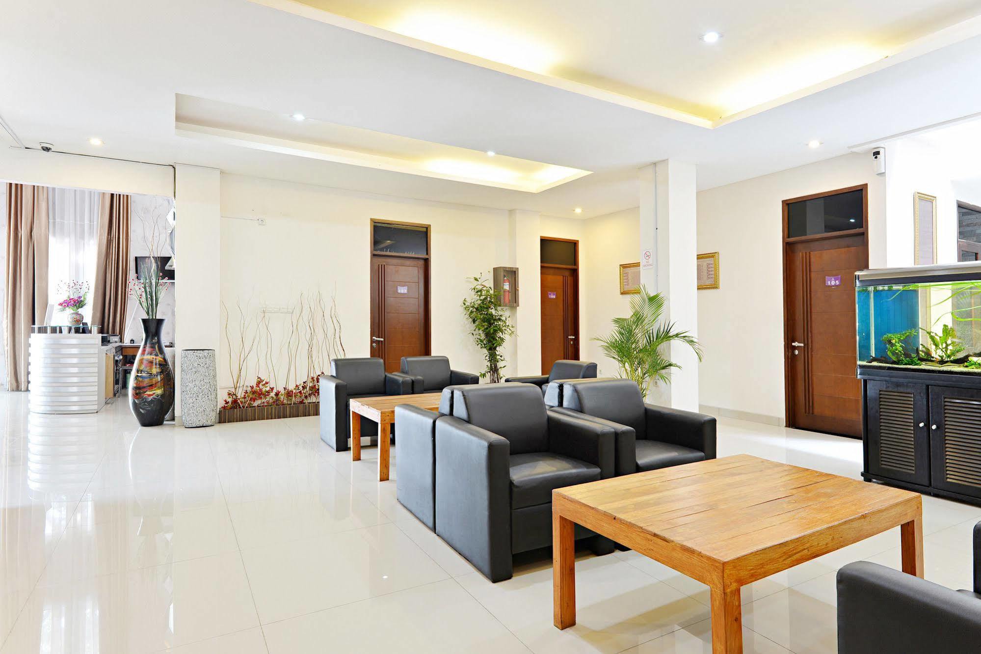 Zen Rooms Riau Natuna Bandung Exterior foto