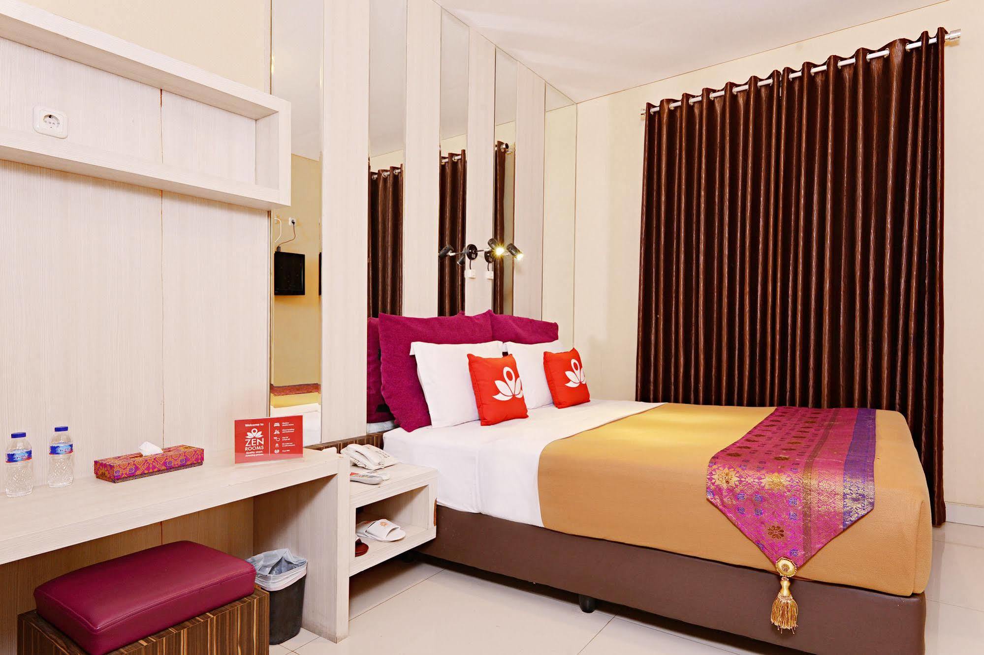 Zen Rooms Riau Natuna Bandung Exterior foto