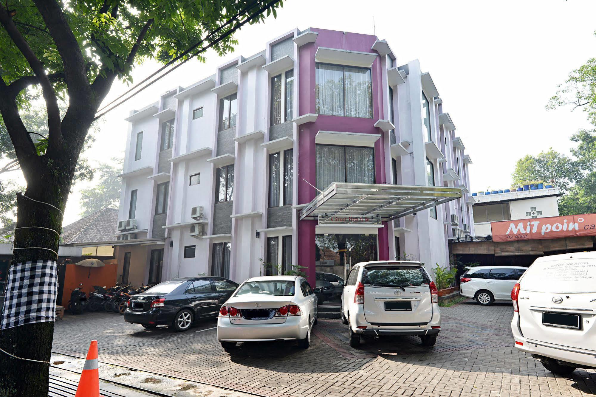 Zen Rooms Riau Natuna Bandung Exterior foto